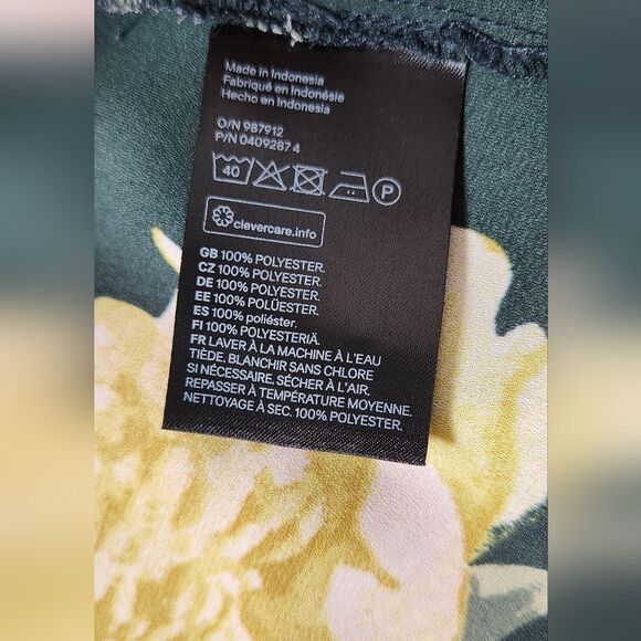 NWOT H&M Conscious Floral Blouse - Size 12 - Picture 9 of 10